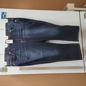 NWT Torrid Crop Bombshell Skinny Premium Stretch Jeans - Size 24